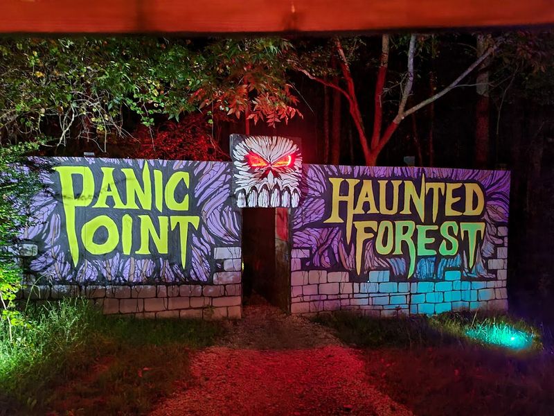 Why This North Carolina Haunted Trail Is A Must-Try For Thrill Seekers - Decor Hint Where North Carolina's Most Intense Haunted Trail Begins