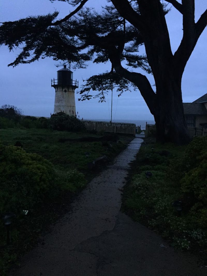 This Historic Lighthouse In California Hides One Of The Coolest Hostels In The US - Decor Hint The Relaxed, Social Atmosphere Travelers Love