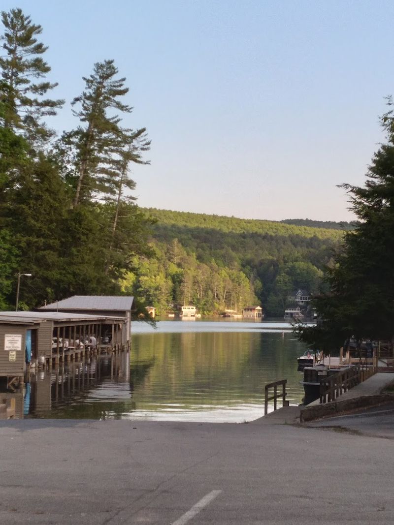 The Peaceful, Uncommercial Atmosphere