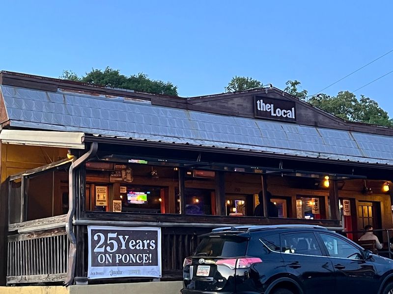 Wing Lovers This Atlanta Georgia Dive Bar Serves The City's Most Famous Smoked Wings - Decor Hint Quick Snapshot: