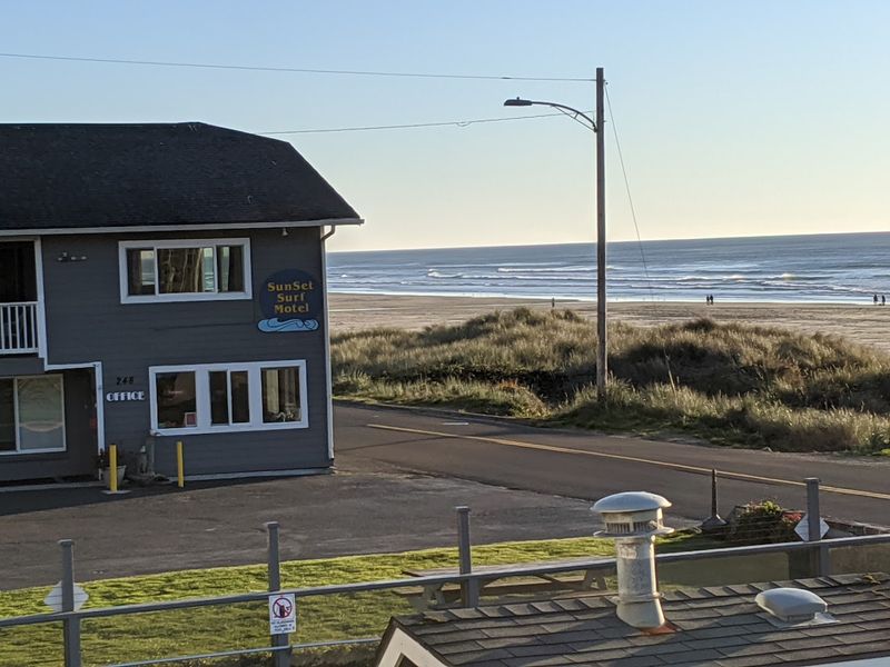 Why Oregonians Keep Coming Back To These Quiet Towns Every Time Life Gets Loud - Decor Hint Manzanita