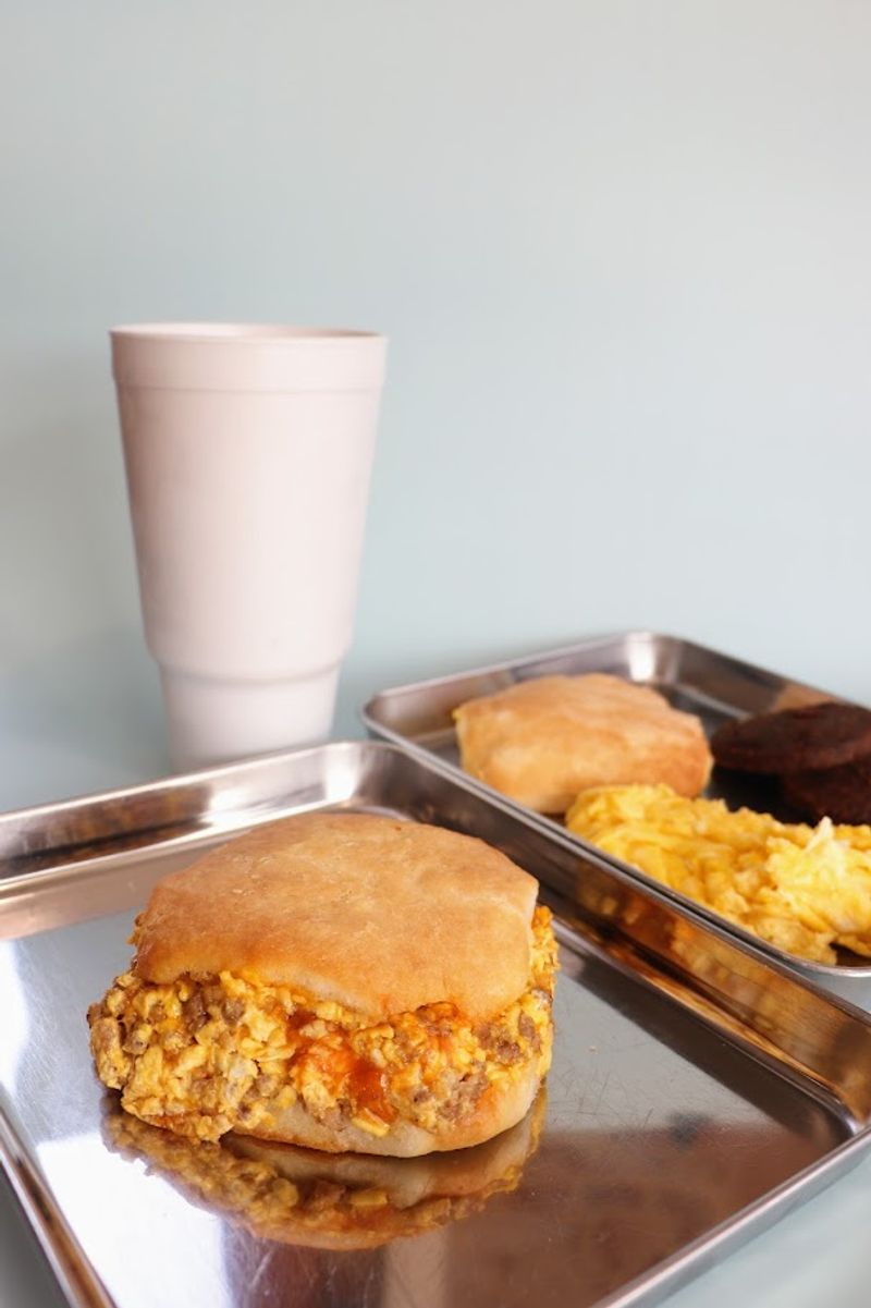 15 North Carolina Hole-In-The-Wall Restaurants Worth The Search - Decor Hint Flo's Kitchen, Rocky Mount