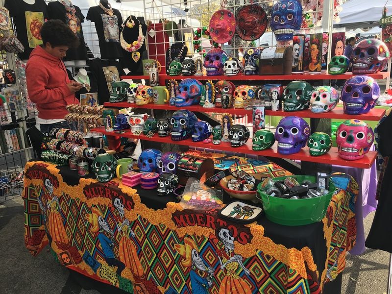 This Massive California Outdoor Market Is A Treasure Hunter's Dream - Decor Hint 825 Vendor Stalls Spread Across The Lot