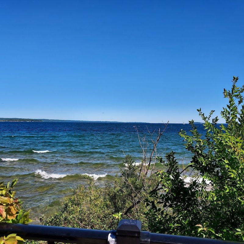 10 Beautiful Michigan Lakeside Towns To Visit This Summer - Decor Hint Traverse City