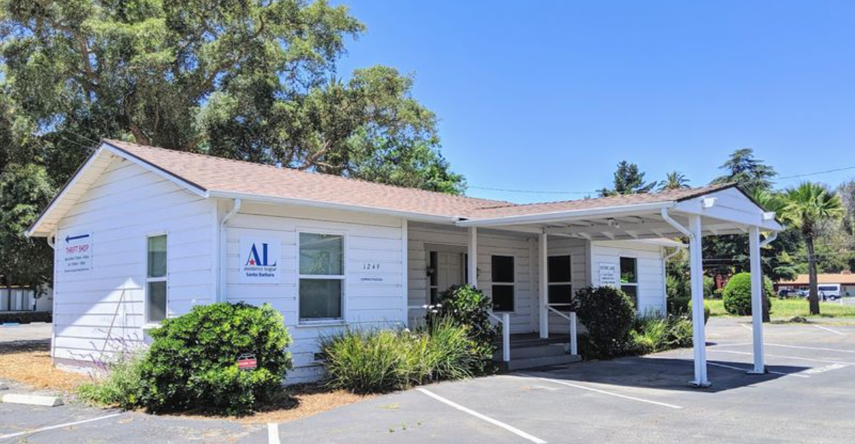 10 Thrift Stores In California Central Coast With Thousands Of Treasures Under One Roof - Decor Hint