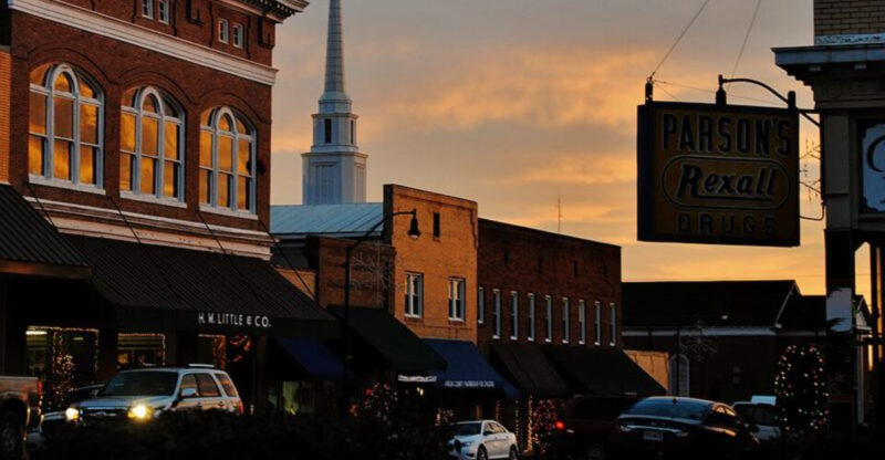 10 Towns In North Carolina Where $1,300 A Month Covers Rent, Groceries, And Utilities