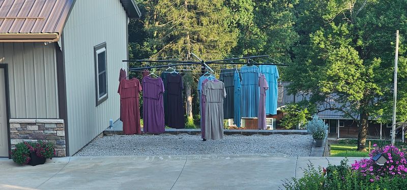 10 Unspoken Rules In Ohio Amish Towns That Visitors Keep Ignoring - Decor Hint Aiming Your Camera At Faces
