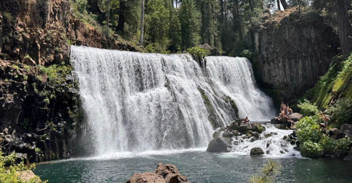 11 California Hiking Trails With Waterfalls That Feel Like Secret Finds - Decor Hint