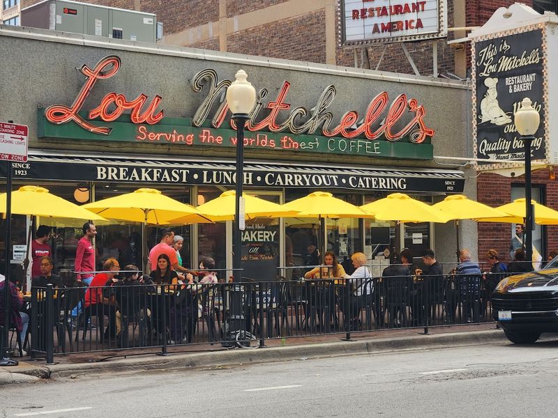 11 Illinois Diners That Have Not Changed Much Over The Years - Decor Hint Lou Mitchell's