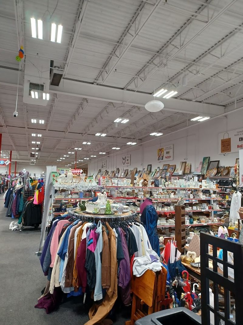 Red Racks DAV Thrift Store 