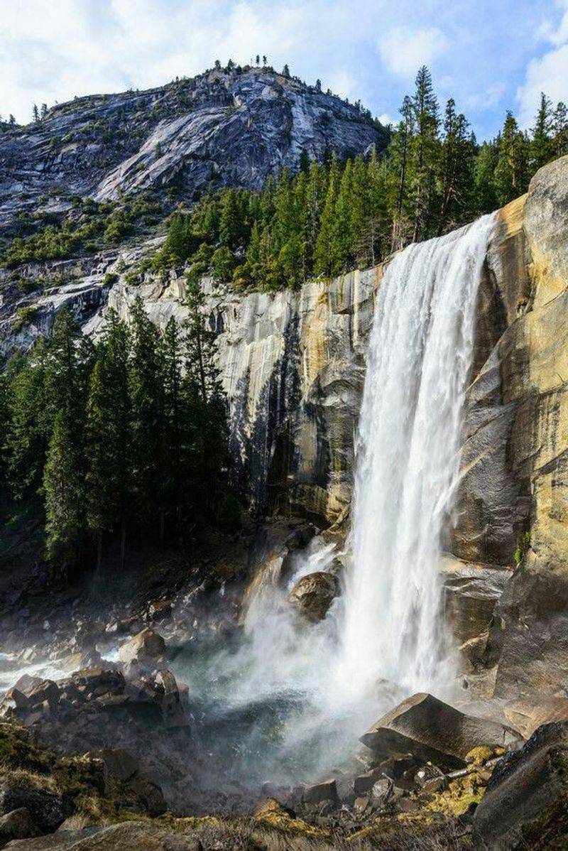 14 Breathtaking Waterfalls In California That Will Leave You Speechless This Spring - Decor Hint Vernal Fall, Yosemite National Park