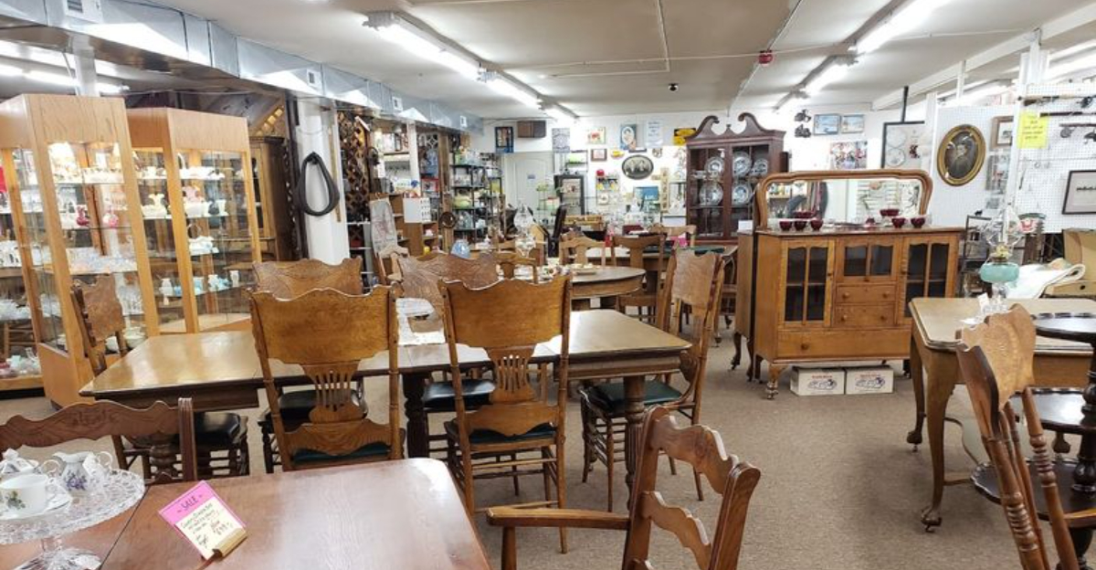 8 Huge Idaho Flea Markets And Antique Malls Worth Browsing For Hours - Decor Hint