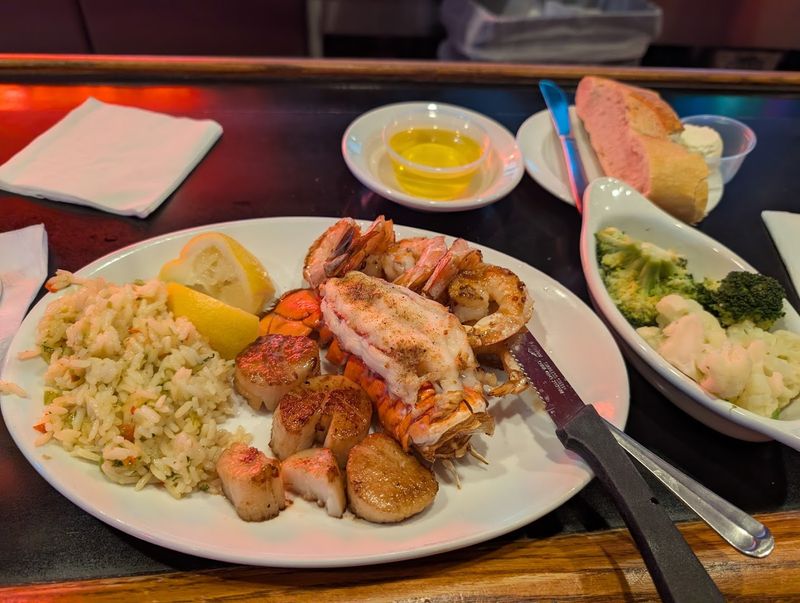 8 Iowa Seafood Spots Where The Atmosphere Is As Good As The Food - Decor Hint Waterfront Seafood Market