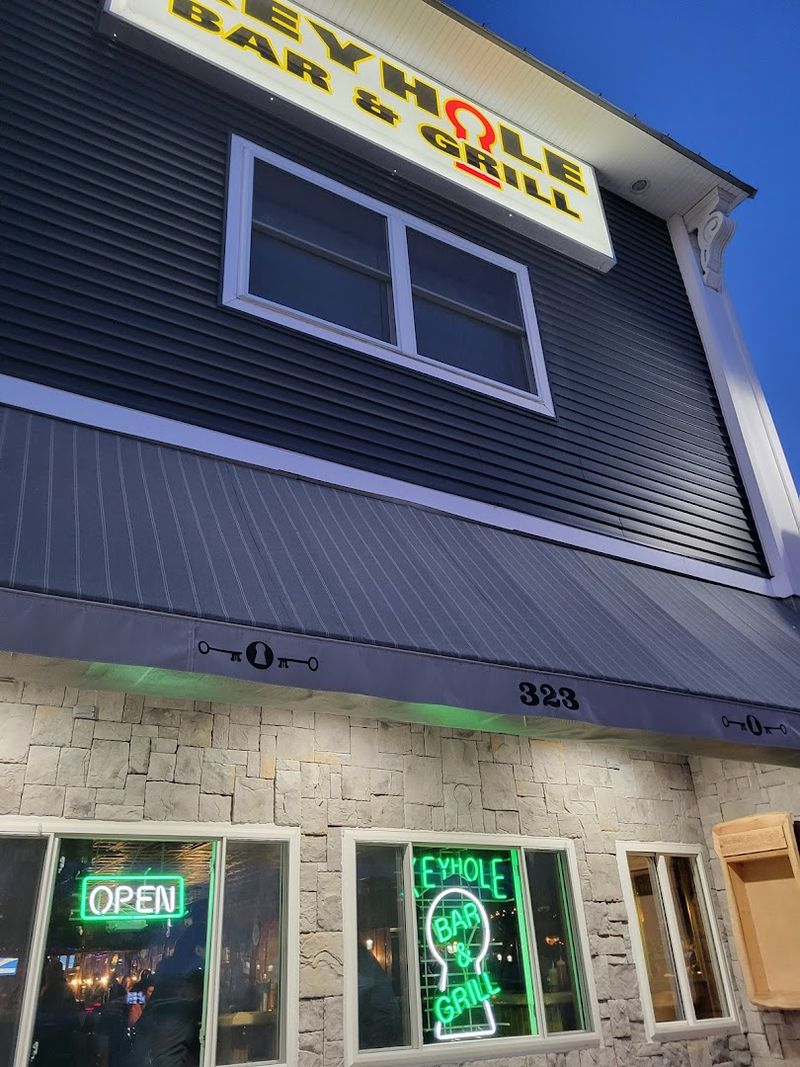 Keyhole Bar & Grill 