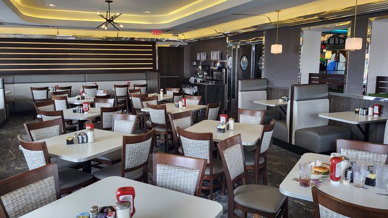 11 Pennsylvania Diners That Locals Know Are Unmissable - Decor Hint Capitol Diner
