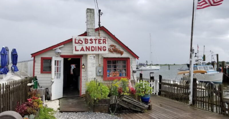 9 Connecticut Restaurants Serving The Best Lobster Rolls In The State