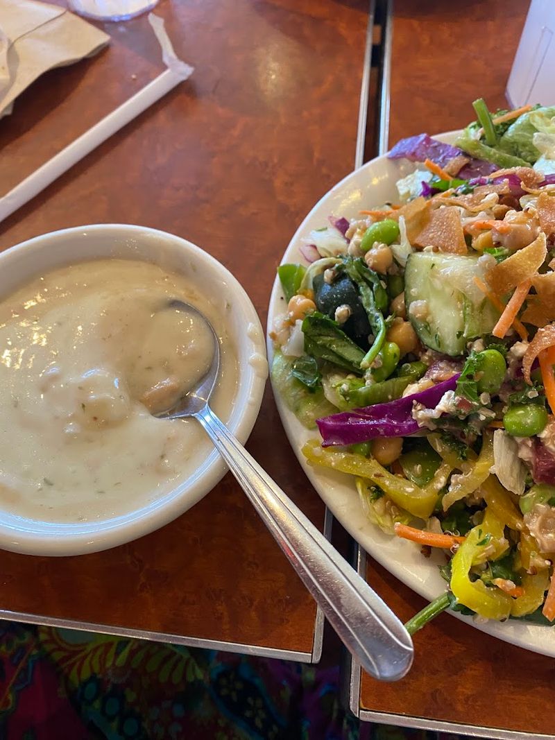The Salad Bar That Keeps People Coming Back