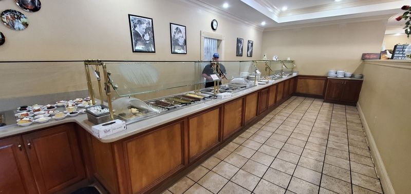 Seafood on the Buffet Is a Pleasant Surprise