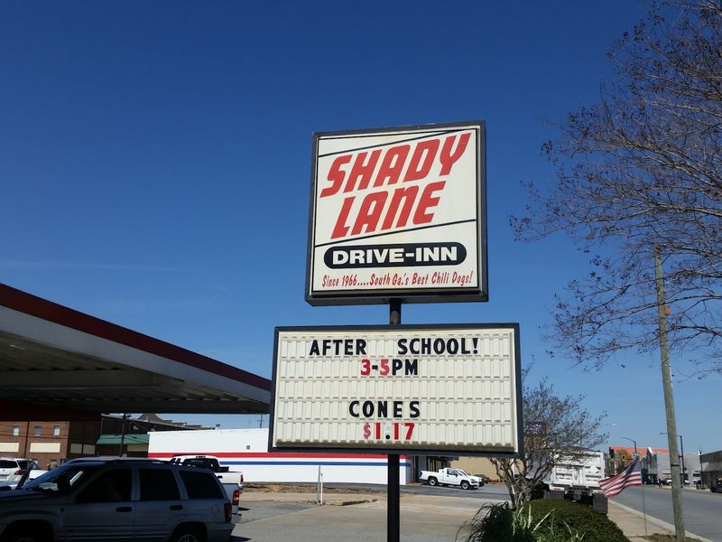 These Burgers At This Georgia Favorite Are Simple, Classic, And Hard To Beat - Decor Hint Decades of Consistency That Builds Real Trust