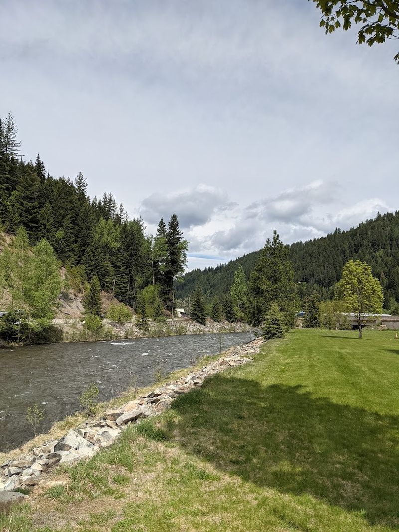 This Idaho Mountain Town Is So Affordable, Retirees Are Quietly Moving In - Decor Hint Outdoor Recreation Right Outside The Front Door