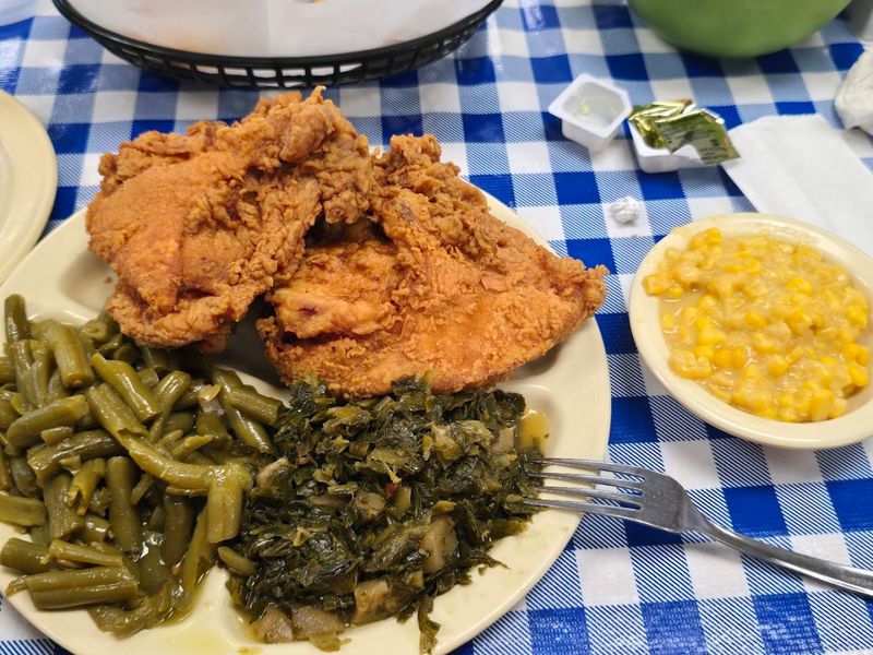 The Famous Fried Chicken That People Drive Hours To Eat