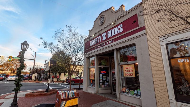 This Giant Georgia Bookstore Makes It Easy to Bring Stacks of Books Home - Decorating Tip Why this bookstore is worth the trip to Lawrenceville