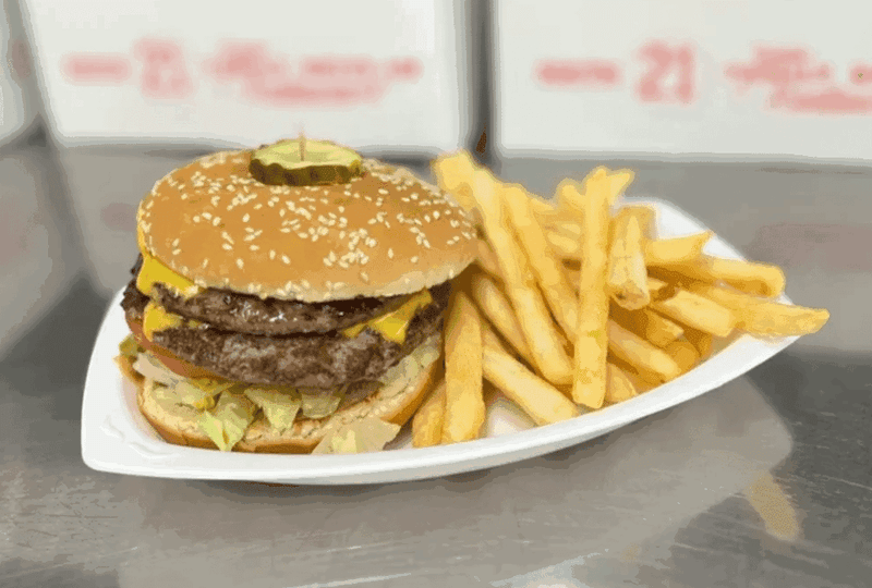 This North Carolina Drive-In Never Changed Its Famous Burger Recipe - Decor Hint The Legendary Burger Recipe