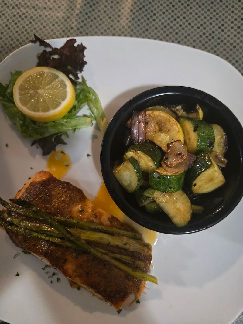 This Quiet North Carolina Steakhouse Builds Its Menu Around Big, Juicy Steaks - Decor Hint Hours That Work For Dinner Crowds