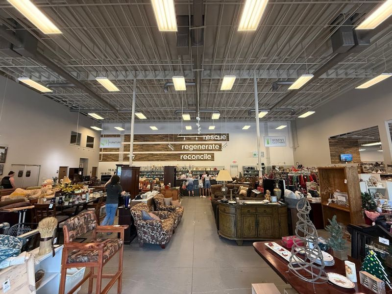 Hours That Work Around Most People's Schedules