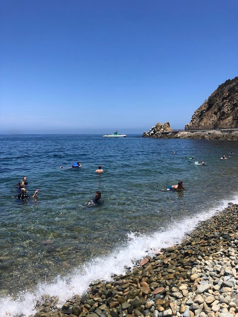 This Rocky Cove With A Tiny, Narrow Beach Is A Popular Snorkeling And Diving Destination - Decor Hint Calm Water That Welcomes Beginners