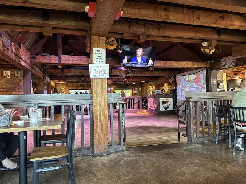 Full Bar Service With Aviation-Inspired Cocktails