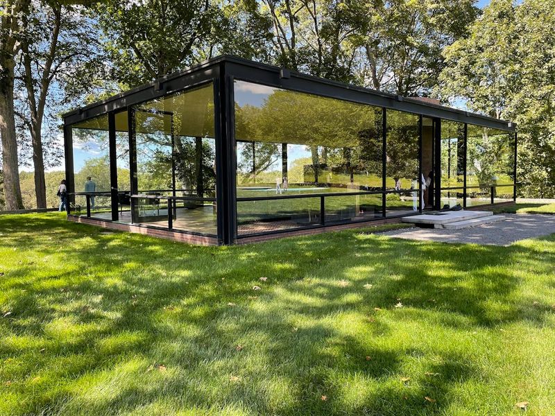 Floor-To-Ceiling Glass That Blends Indoors And Outdoors