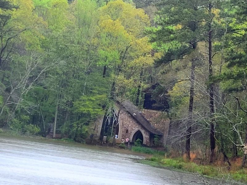 Native Quartzite Stone Walls That Tell a Local Story