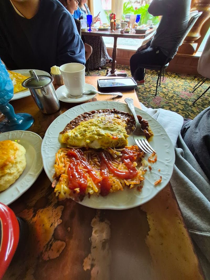 The Most Enchanting Little Cafe In California Has Portions That Will Blow You Away - Decor Hint Portions So Generous They Could Easily Feed Two