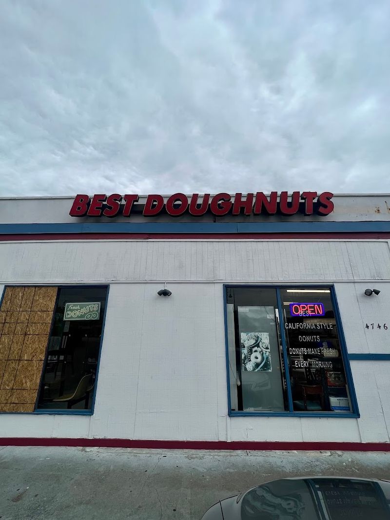 2026 Is The Year To Try These Melt-In-Your-Mouth Glazed Donuts In Georgia - Decor Hint Convenient Location Near Major Roads for Easy Access