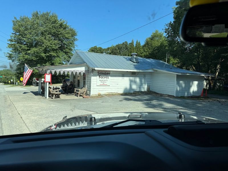 This Georgia Diner Is A Must-Visit For Anyone Who Loves A Great Breakfast - Decor Hint Outdoor Seating for a Fresh-Air Breakfast Option