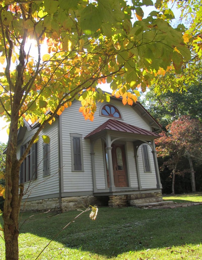 Thomas Hughes Free Public Library