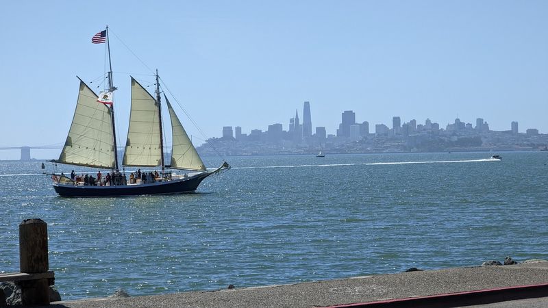 This Charming Waterfront Town In California Will Make You Feel Like You're In A Mediterranean Postcard - Decor Hint Scenic Waterfront Views That Stop People Mid-Step