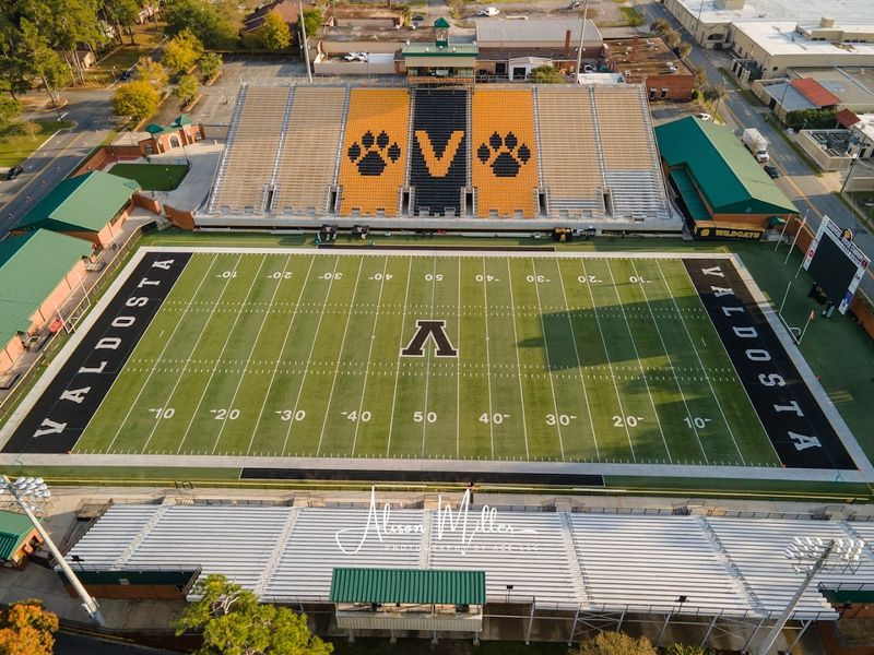 These Budget-Friendly Living Costs Make This Georgia City Stand Out - Decor Hint Rich Football Tradition