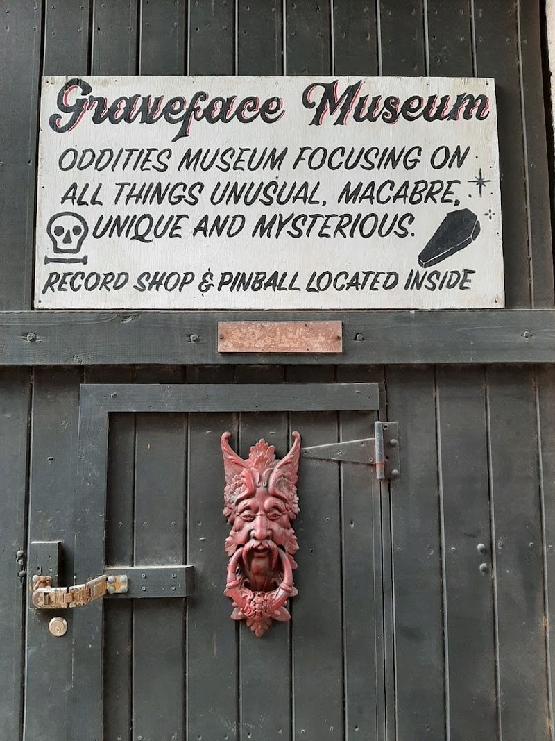 The Historic Byck Building Setting