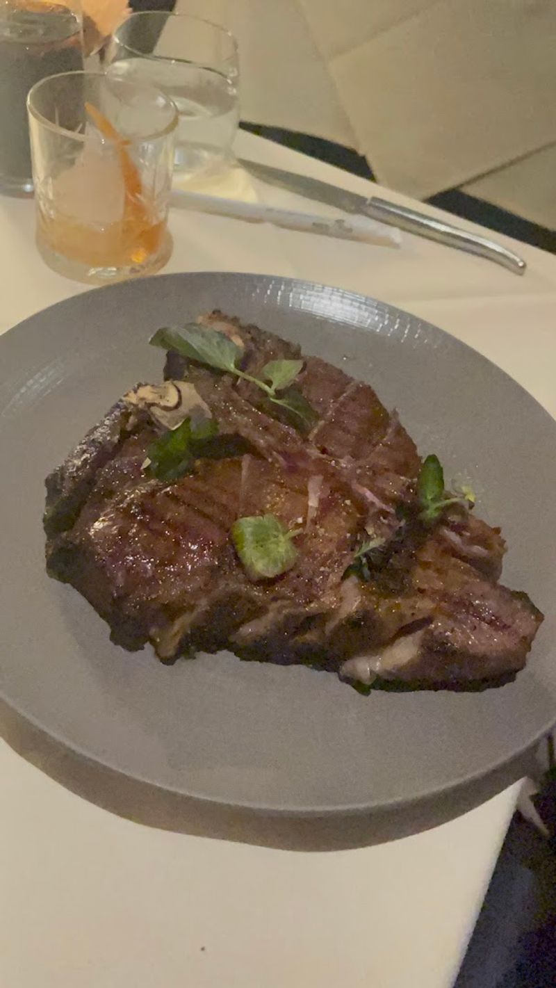 This California Steakhouse Turns Prime Rib Into A Real Art Form - Decor Hint Slow-Roasting Is The Technique That Makes The Difference