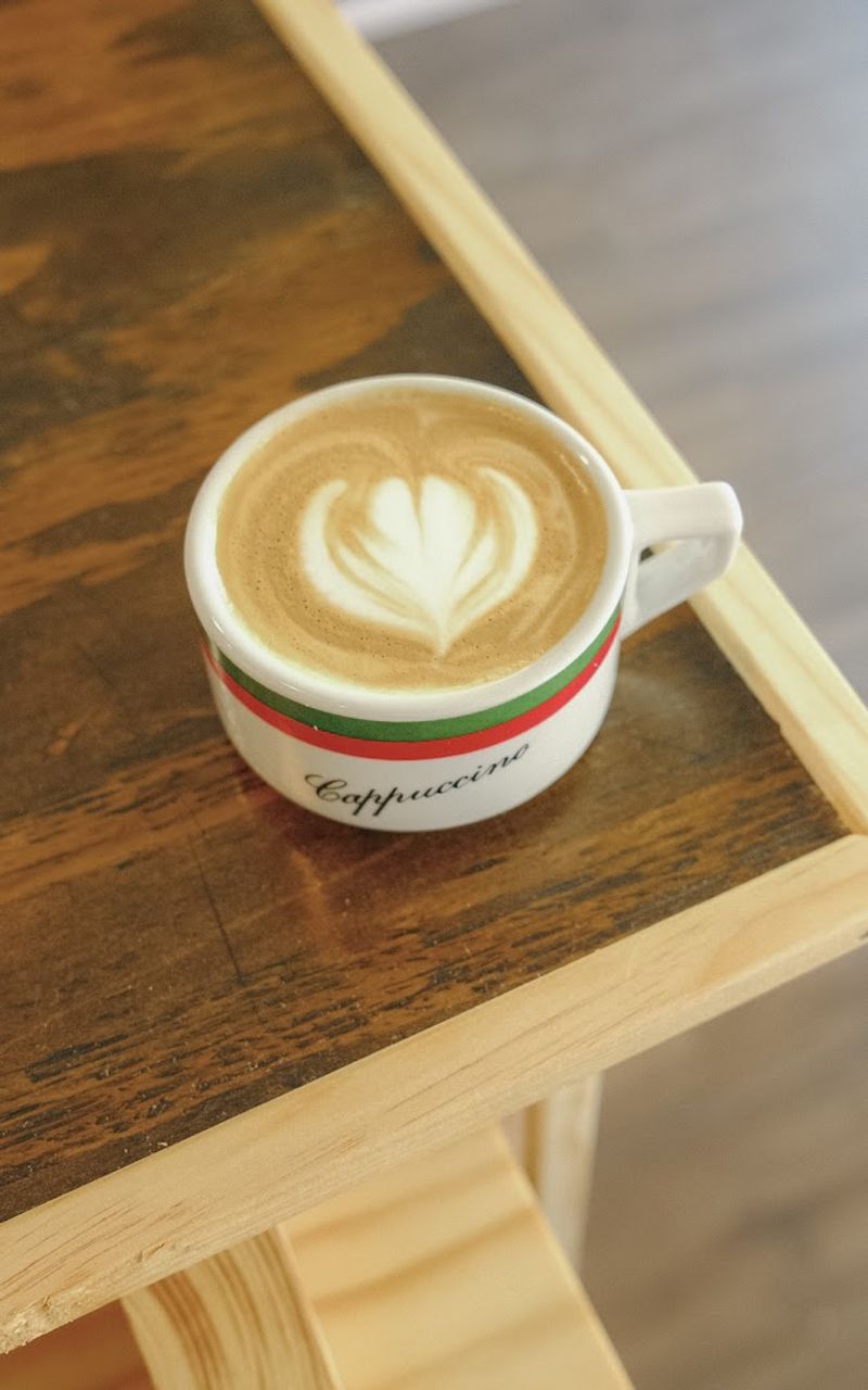 15 Coffee Shops In New York Where Digital Nomads Actually Get Their Best Work Done - Decor Hint The Ridge Café