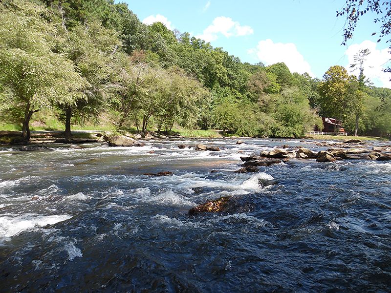 This Cozy Georgia Town Is Where Apple Pie And Calm Days Go Hand In Hand - Decor Hint The Coosawattee River Keeps Things Refreshingly Calm