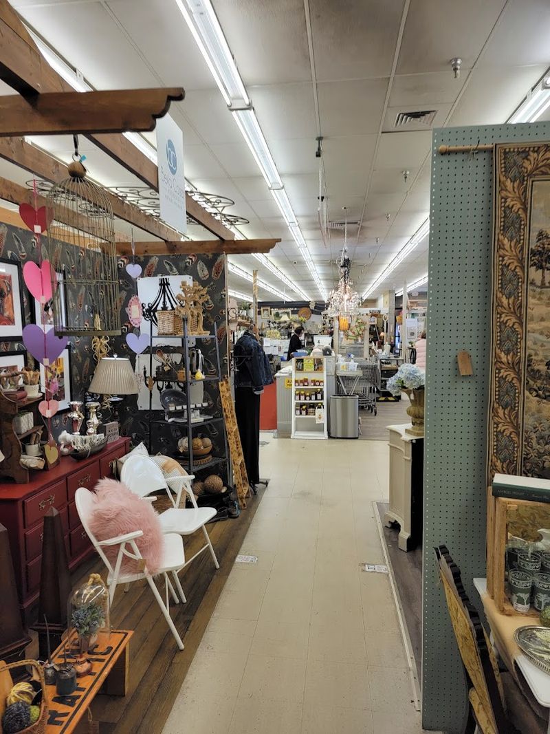 On-Site Cafe Offerings for a Sweet Mid-Shop Break