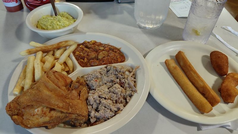 12 North Carolina BBQ Plates That Turn First-Time Visitors Into Regulars - Decor Hint Parker's Barbecue