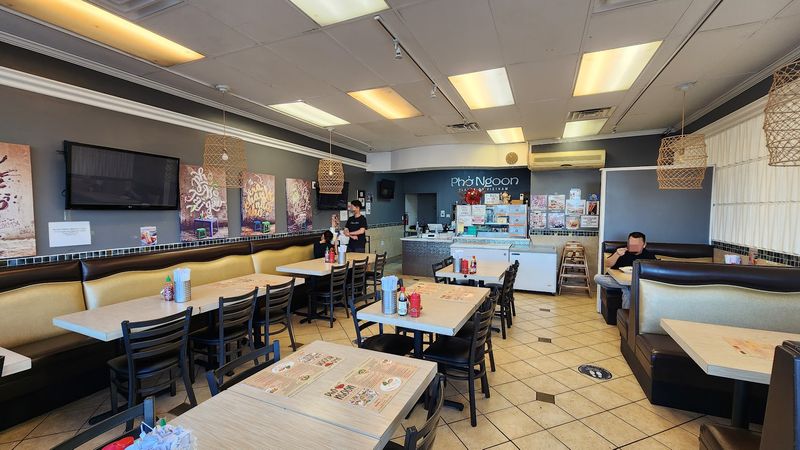 Pho Ngoon, San Gabriel