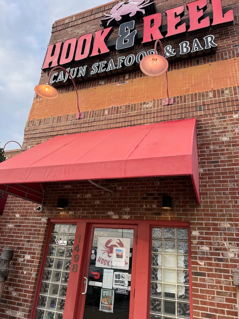 Hook And Reel Cajun Seafood And Bar – Fayetteville