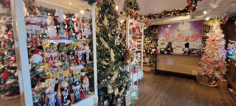 Cinnamon Bear Country Store