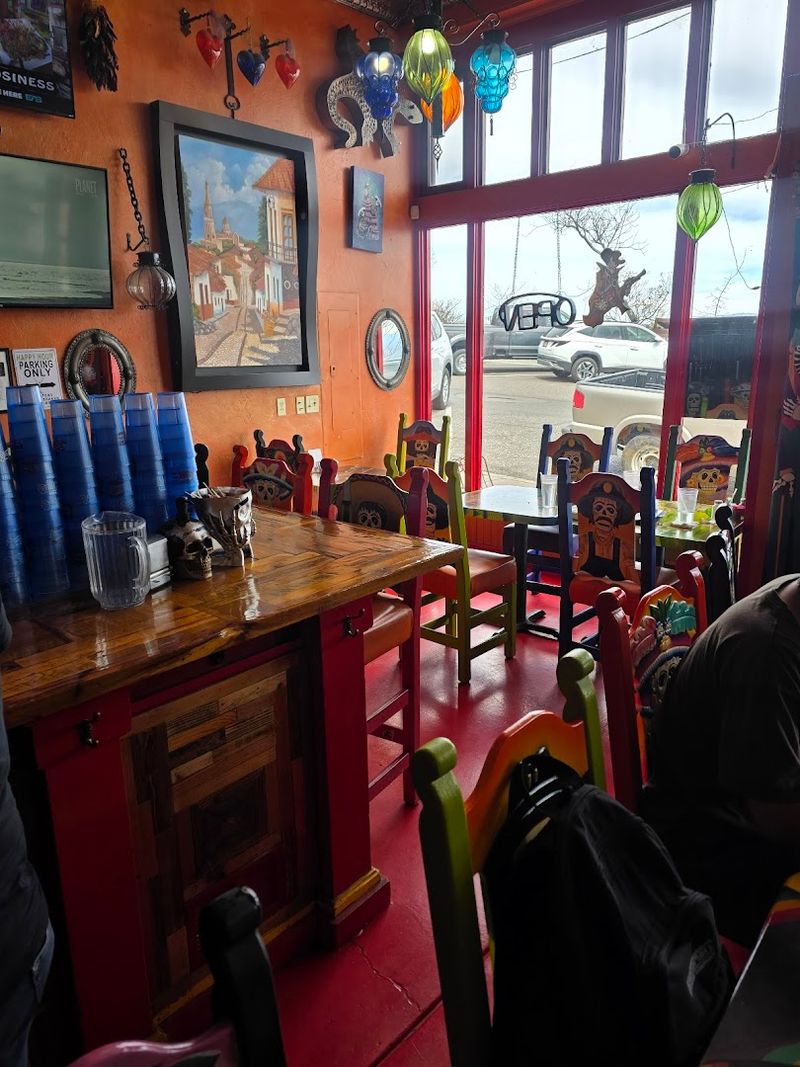 17 Arizona Restaurants In Small Towns You Won't Believe Are This Good - Decor Hint Vaqueros Grill & Cantina