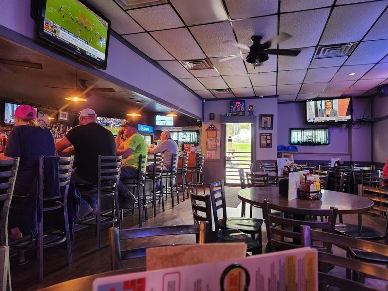 Dinker's Bar & Grill